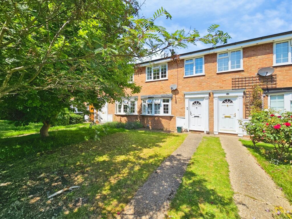 3 bed Mid Terraced House for rent in Staines-upon-Thames. From Stirling Ackroyd - Staines