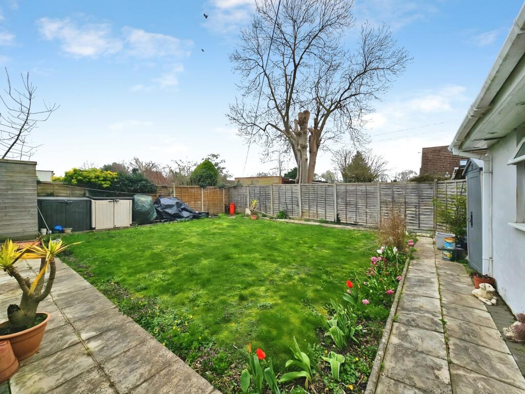 4 bed Studio for rent in Stanwell Moor. From Stirling Ackroyd - Staines