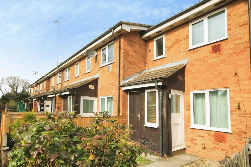 1 bed Mid Terraced House for rent in Stanwell Moor. From Stirling Ackroyd - Staines