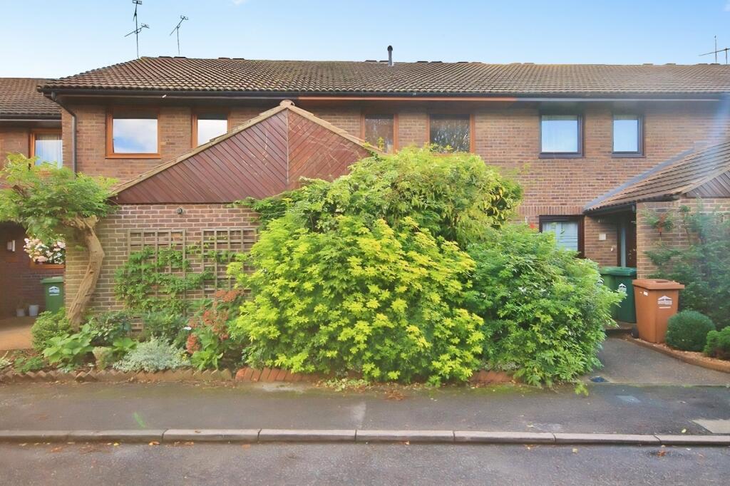3 bed Mid Terraced House for rent in Staines-upon-Thames. From Stirling Ackroyd - Staines