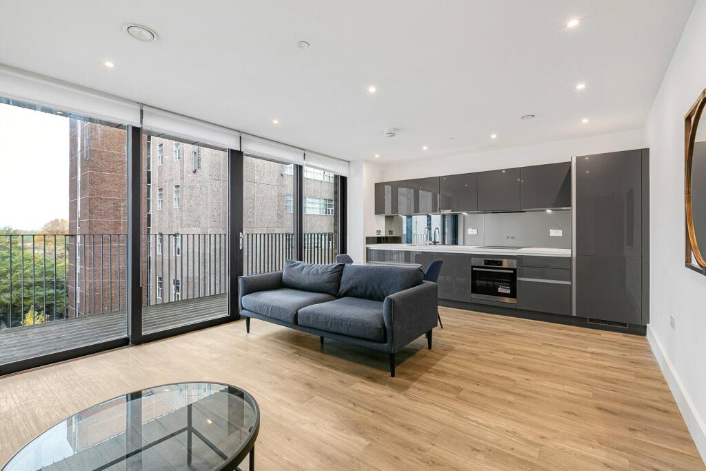2 bed Apartment for rent in Staines-upon-Thames. From Stirling Ackroyd - Staines