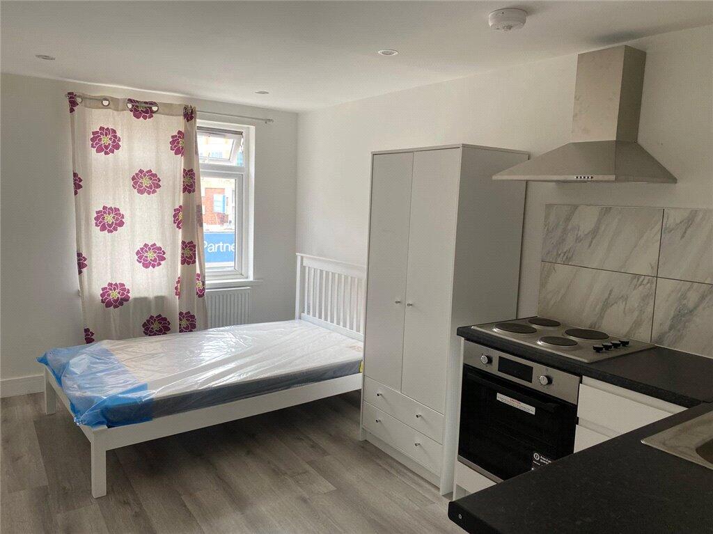 4 bed Studio for rent in Staines-upon-Thames. From Stirling Ackroyd - Staines