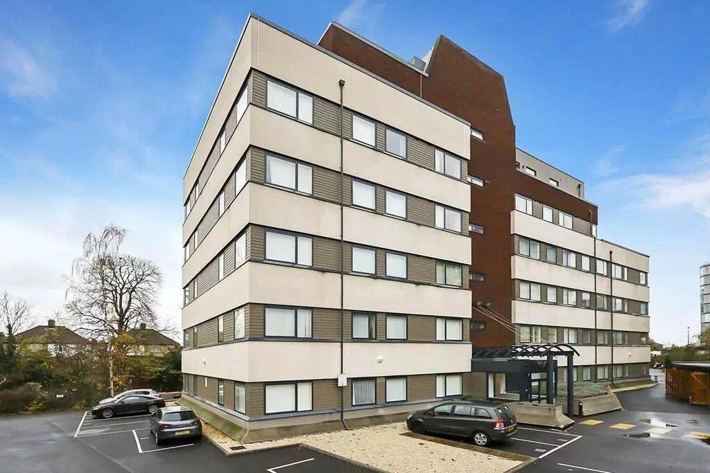 2 bed Apartment for rent in Hayes. From Stirling Ackroyd - Staines