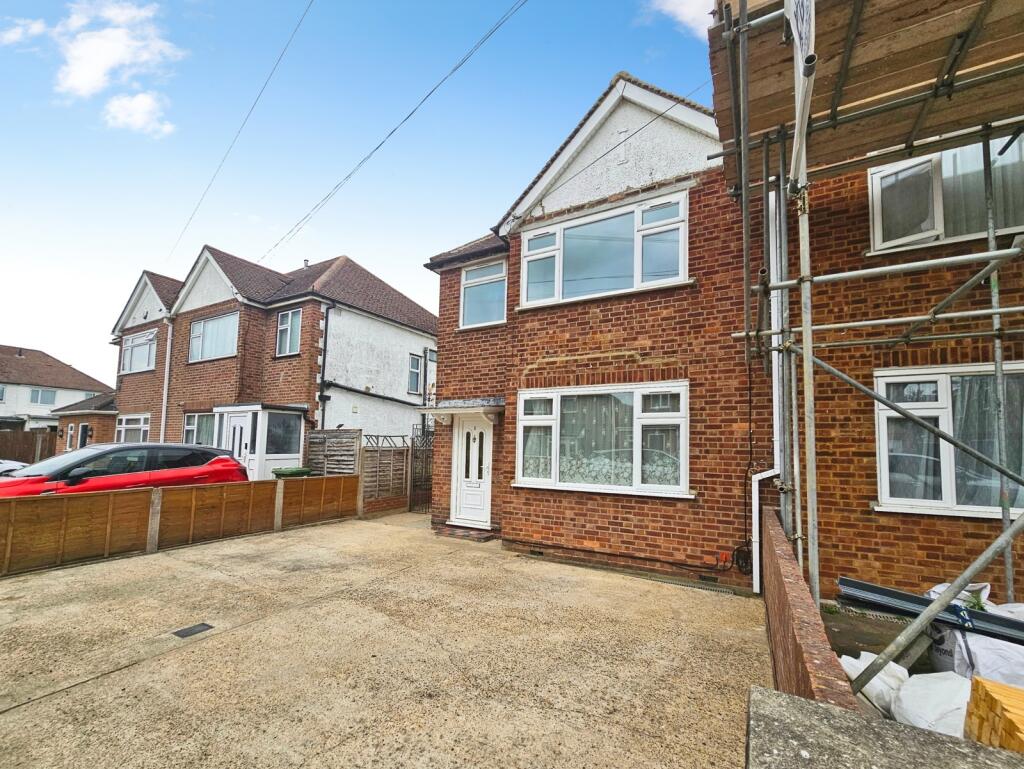3 bed Semi Detached for rent in Staines-upon-Thames. From Stirling Ackroyd - Staines