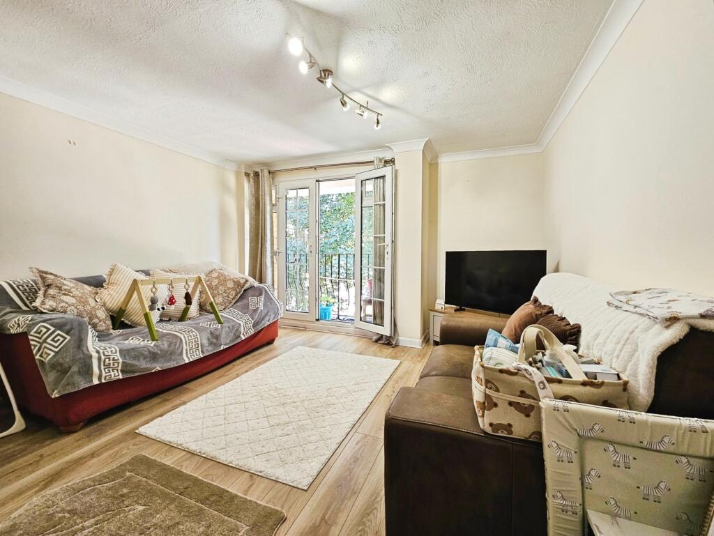2 bed Apartment for rent in Staines-upon-Thames. From Stirling Ackroyd - Staines