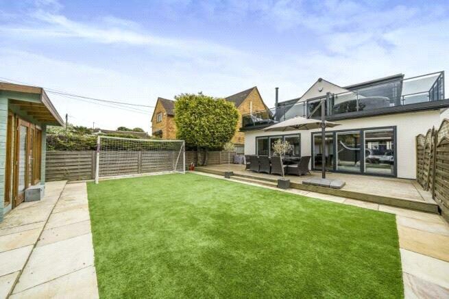 4 bed Detached for rent in Staines-upon-Thames. From Stirling Ackroyd - Staines