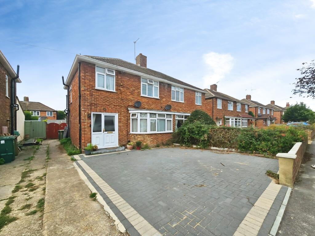 3 bed Semi Detached for rent in Laleham. From Stirling Ackroyd - Staines 3 bed Semi Detached for rent in Laleham. From Stirling Ackroyd - Staines