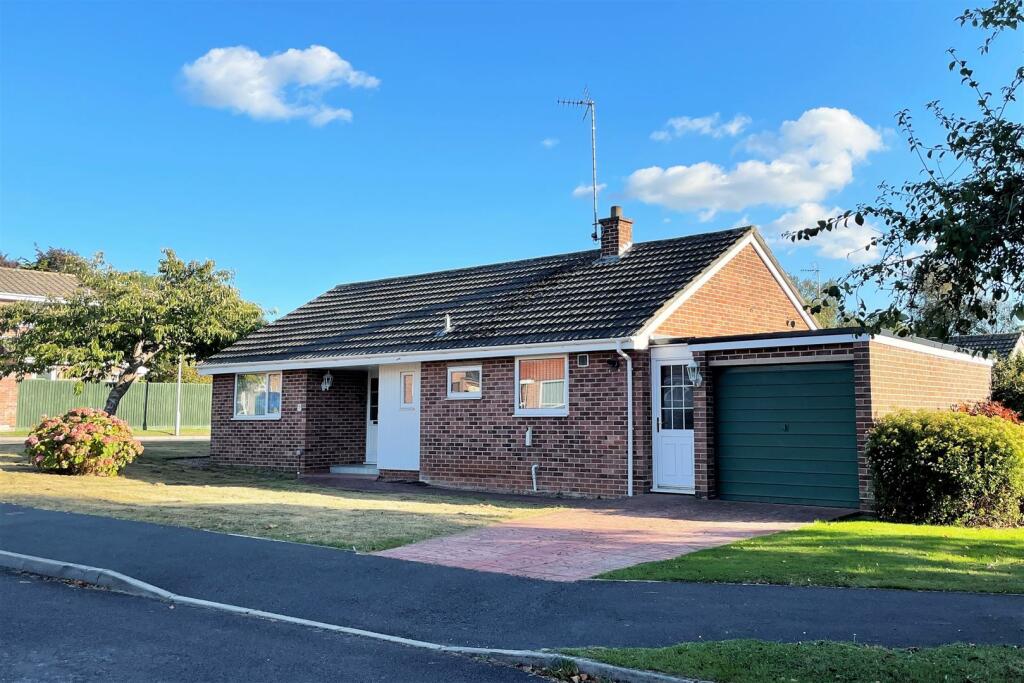 3 bed Detached bungalow for rent in Taunton. From Townsend Letting & Management - Taunton