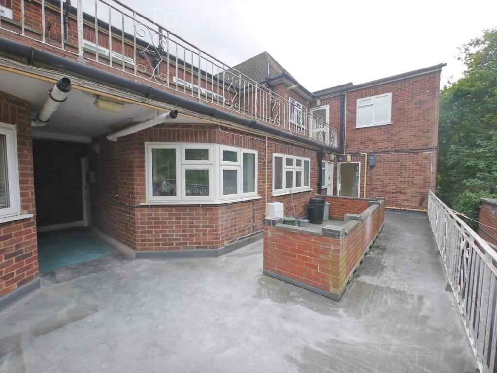 2 bed 1st Floor Flat for rent in Northwood. From Townsends