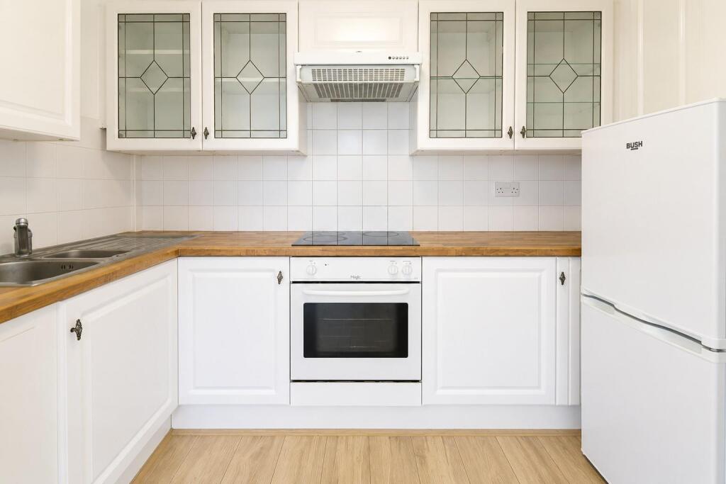 2 bed 1st Floor Flat for rent in London. From Unique Estates Property Services - Southgate 2 bed 1st Floor Flat for rent in London. From Unique Estates Property Services - Southgate
