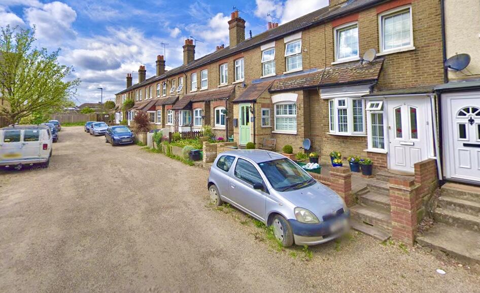 3 bed Mid Terraced House for rent in Orpington. From Urban Estates - Gravesend