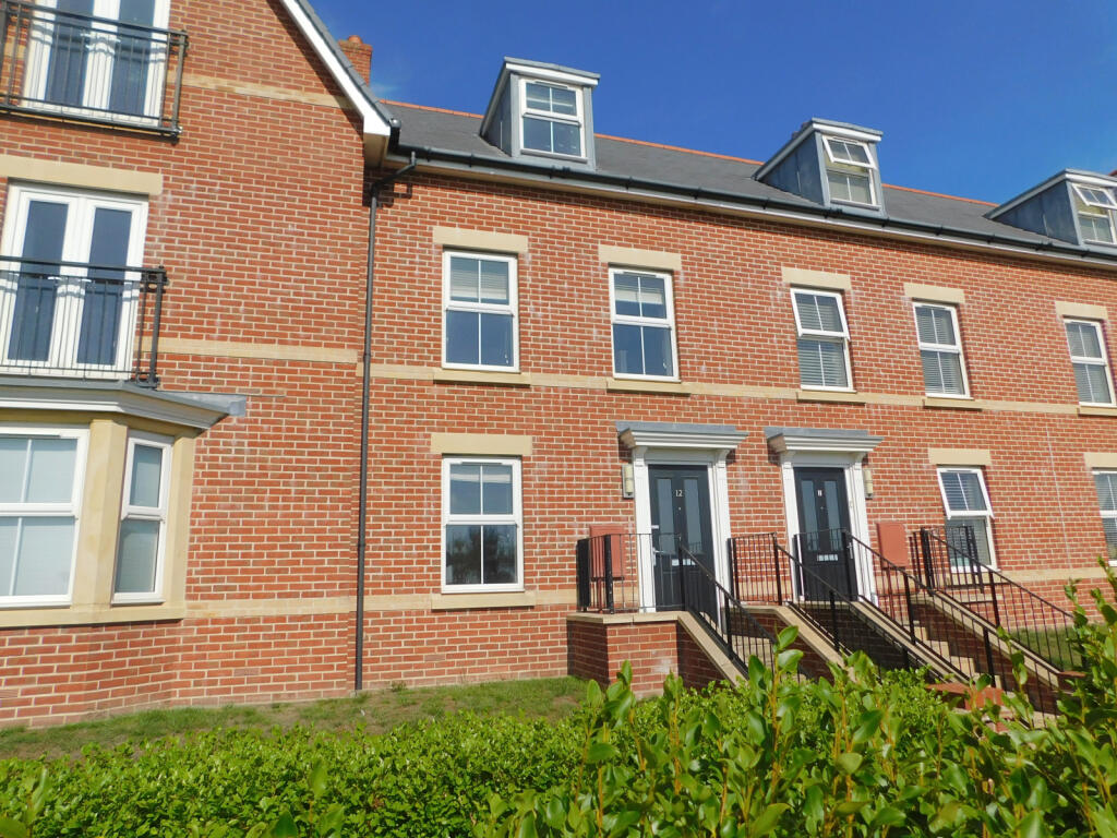 3 bed Town House for rent in Felixstowe. From Wainwrights Estate & Lettings Agent Ltd - Felixstowe