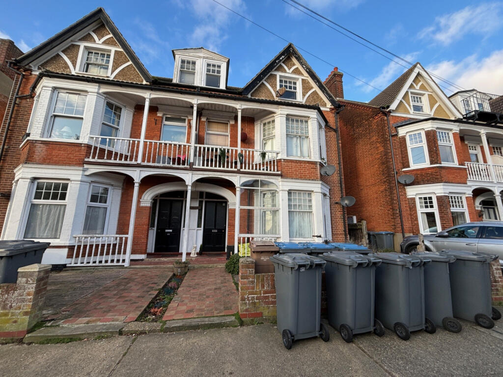 4 bed Studio for rent in Felixstowe. From Wainwrights Estate & Lettings Agent Ltd - Felixstowe 4 bed Studio for rent in Felixstowe. From Wainwrights Estate & Lettings Agent Ltd - Felixstowe