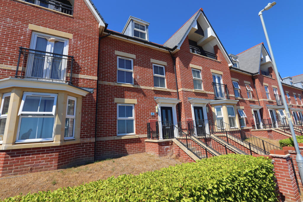 3 bed Town House for rent in Felixstowe. From Wainwrights Estate & Lettings Agent Ltd - Felixstowe