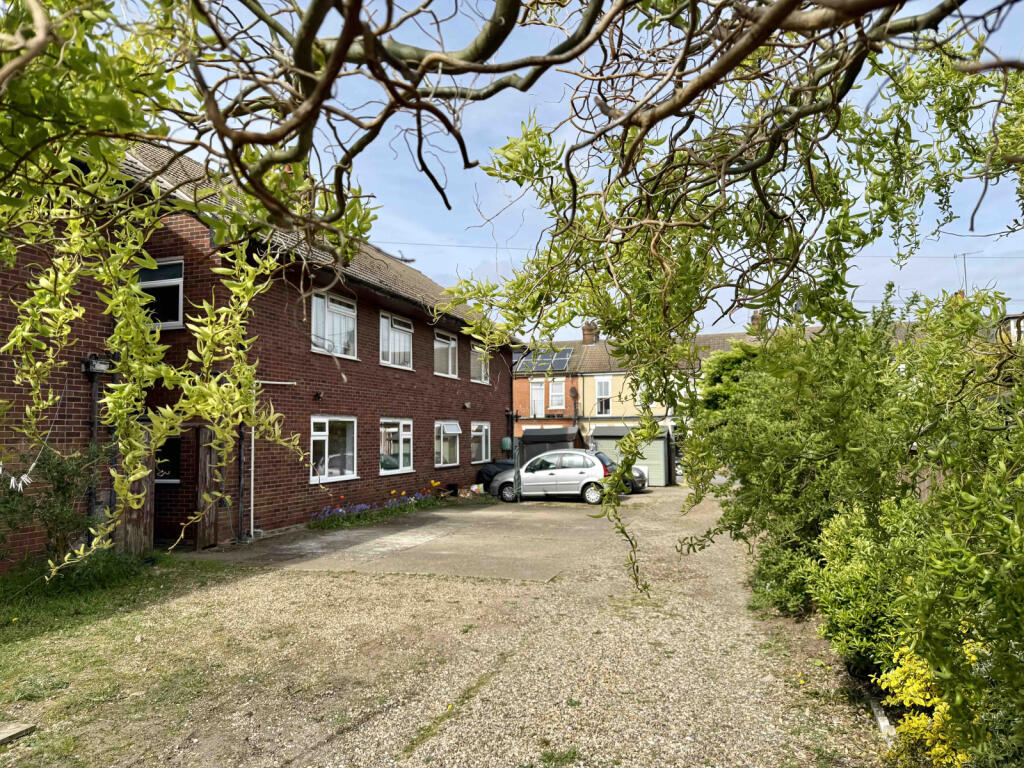 2 bed Apartment for rent in Felixstowe. From Wainwrights Estate & Lettings Agent Ltd - Felixstowe