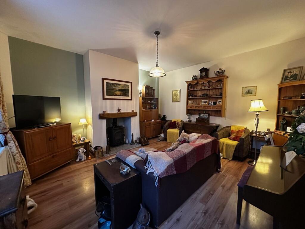 3 bed End of Terrace for rent in Bradford. From Day & Co Estate Agents Limited - Keighley