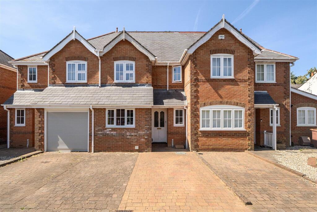 3 bed Mid Terraced House for rent in Twyford. From WentWorth Estate Agents - Twyford 3 bed Mid Terraced House for rent in Twyford. From WentWorth Estate Agents - Twyford