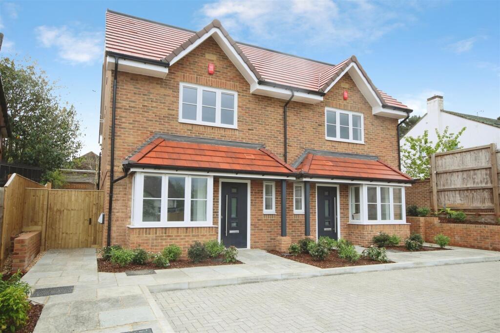 3 bed Semi Detached for rent in Charvil. From WentWorth Estate Agents - Twyford 3 bed Semi Detached for rent in Charvil. From WentWorth Estate Agents - Twyford