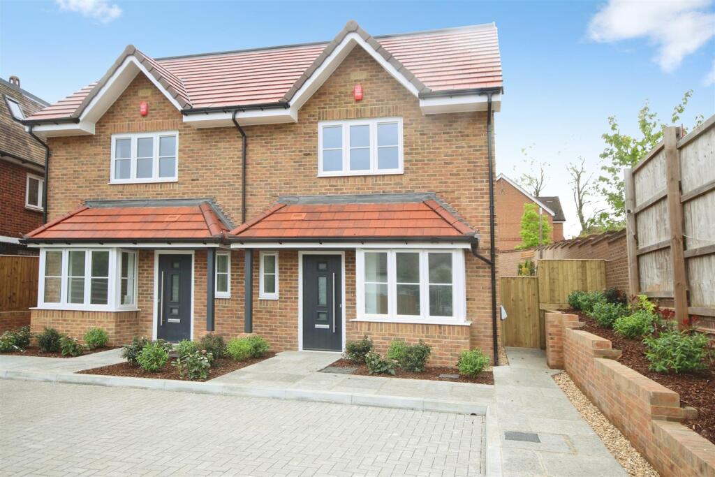 3 bed Semi Detached for rent in Charvil. From WentWorth Estate Agents - Twyford 3 bed Semi Detached for rent in Charvil. From WentWorth Estate Agents - Twyford