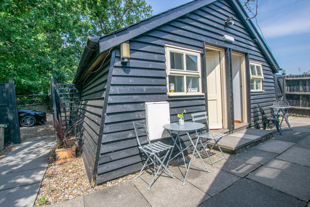 1 bed Barn Conversion for rent in Hoddesdon. From Westwood Leber - Hertfordshire