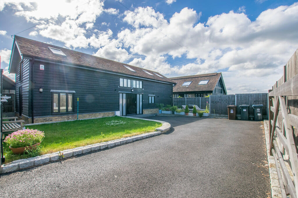 3 bed Barn Conversion for rent in Hertford. From Westwood Leber - Hertfordshire