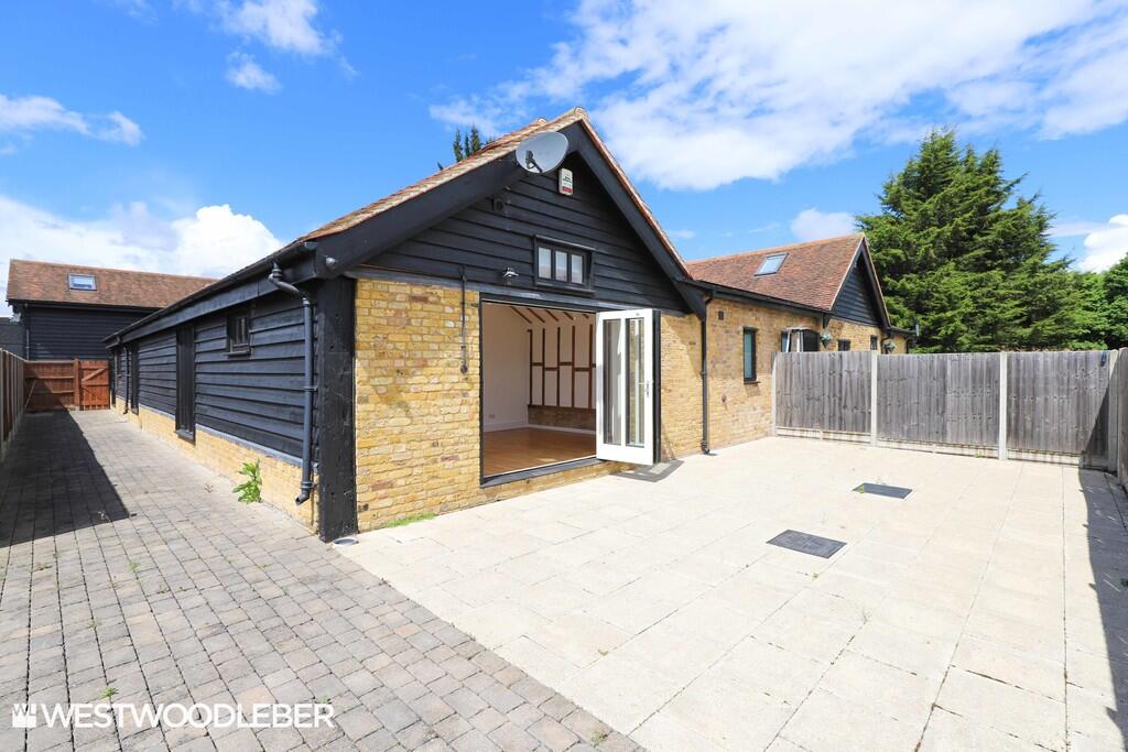 2 bed Barn Conversion for rent in Hertford. From Westwood Leber - Hertfordshire