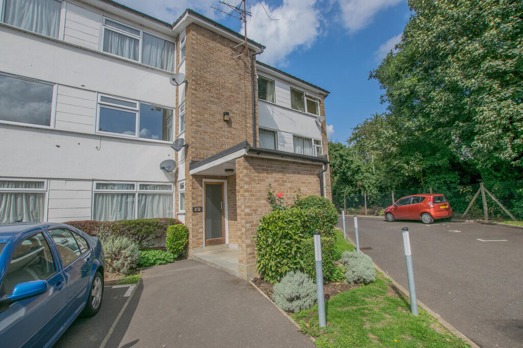 2 bed Apartment for rent in Wormley West End. From Westwood Leber - Hertfordshire 2 bed Apartment for rent in Wormley West End. From Westwood Leber - Hertfordshire