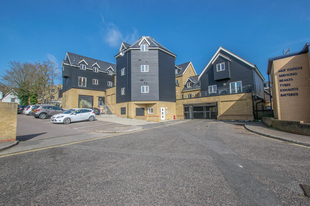 2 bed Apartment for rent in Hoddesdon. From Westwood Leber - Hertfordshire