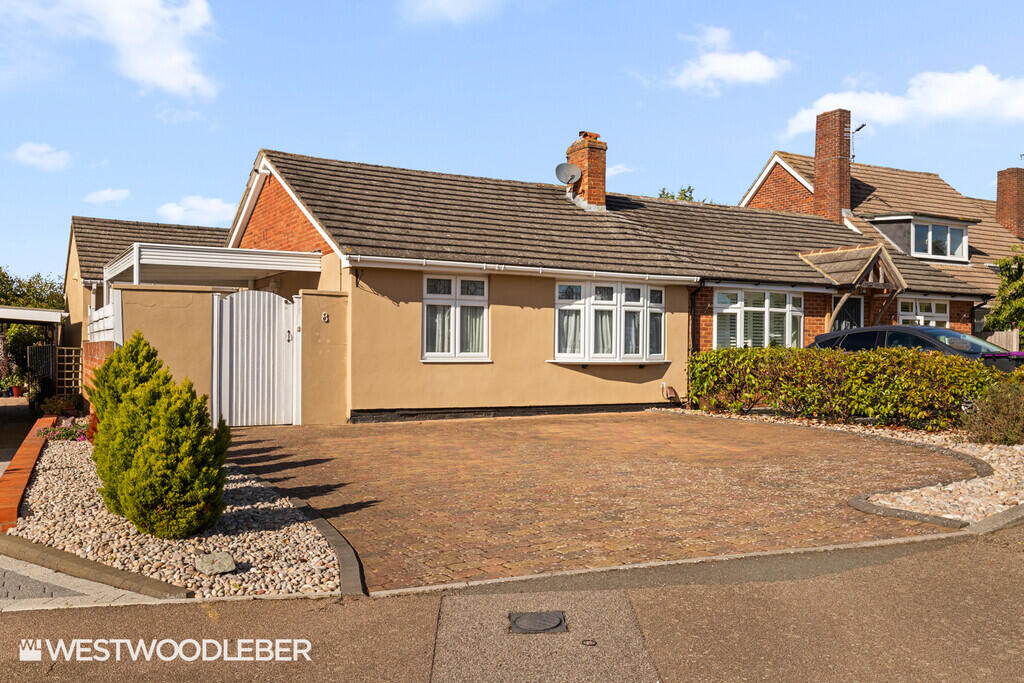 3 bed Semi-detached bungalow for rent in Hertford. From Westwood Leber - Hertfordshire 3 bed Semi-detached bungalow for rent in Hertford. From Westwood Leber - Hertfordshire