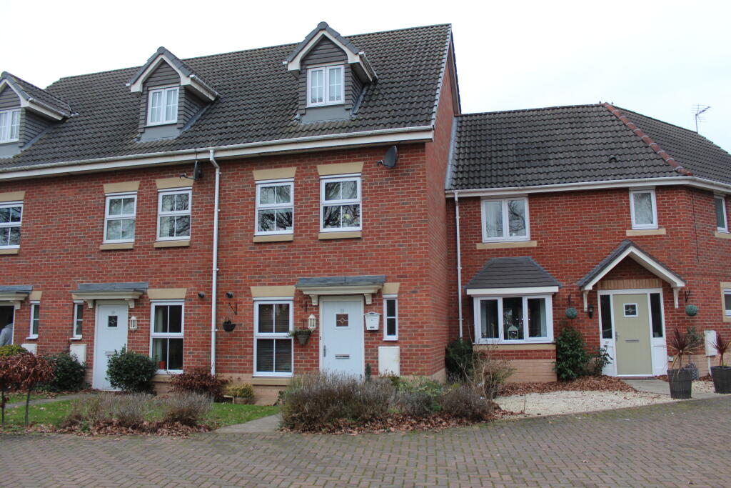 3 bed Town House for rent in North Hykeham. From Whitegates - Newark