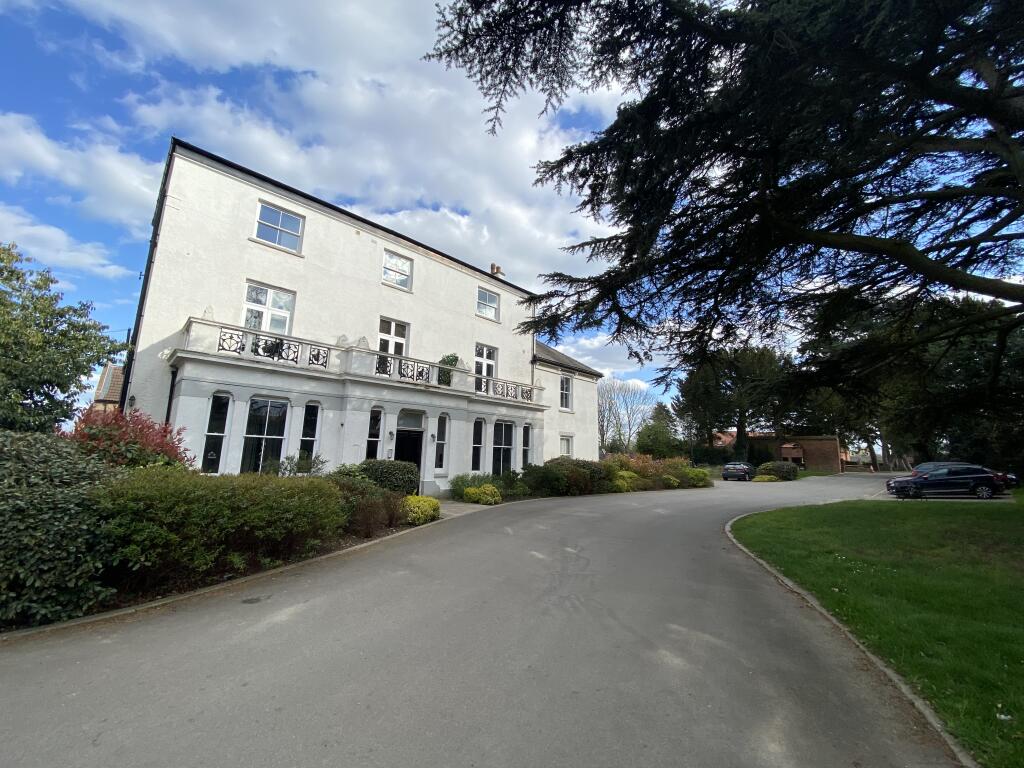 3 bed Penthouse for rent in Newark-on-Trent. From Whitegates - Newark