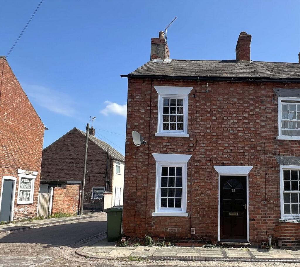 2 bed Mid Terraced House for rent in Newark-on-Trent. From Whitegates - Newark