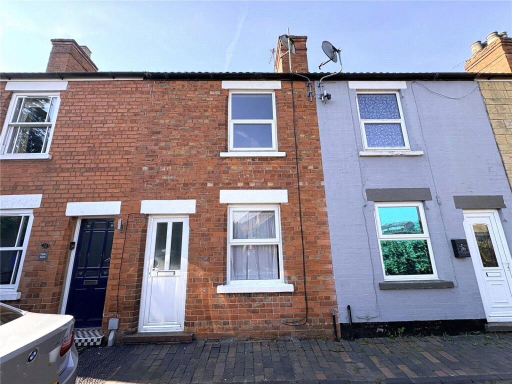 4 bed Mid Terraced House for rent in Newark-on-Trent. From Whitegates - Newark