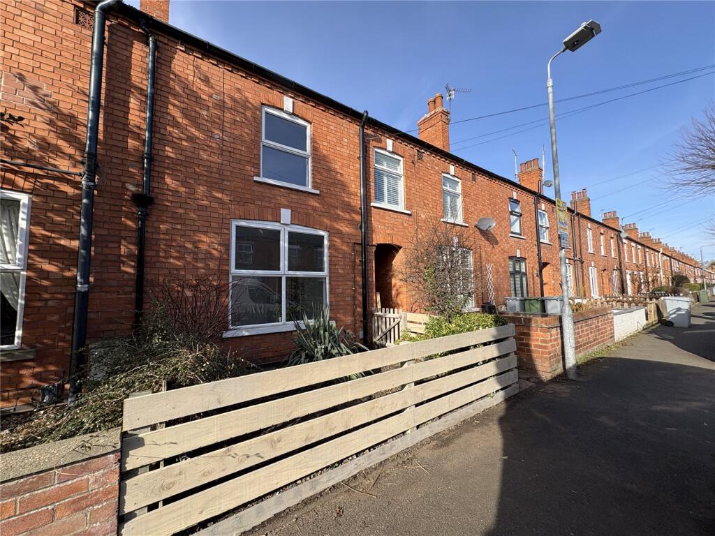 3 bed Mid Terraced House for rent in Newark-on-Trent. From Whitegates - Newark 3 bed Mid Terraced House for rent in Newark-on-Trent. From Whitegates - Newark