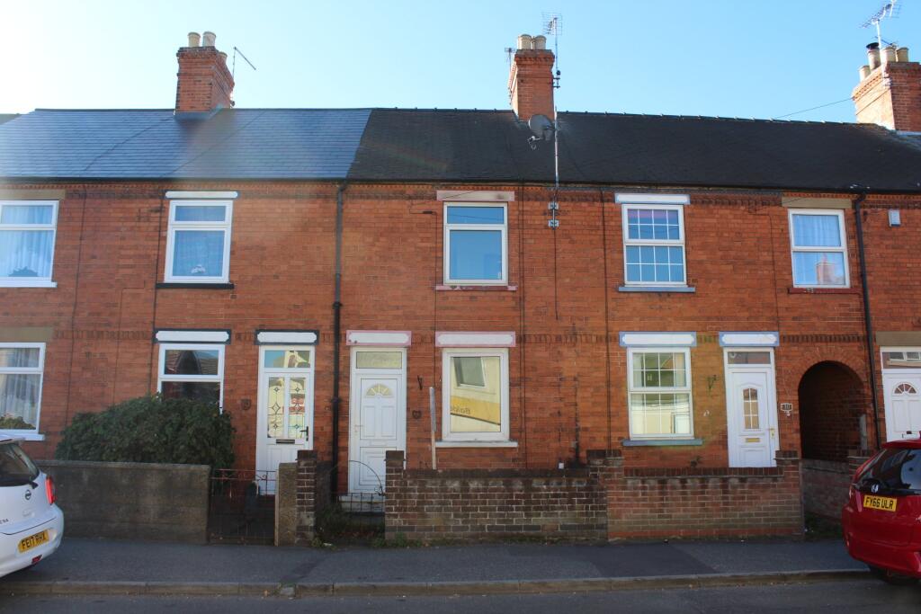 3 bed Mid Terraced House for rent in Newark-on-Trent. From Whitegates - Newark