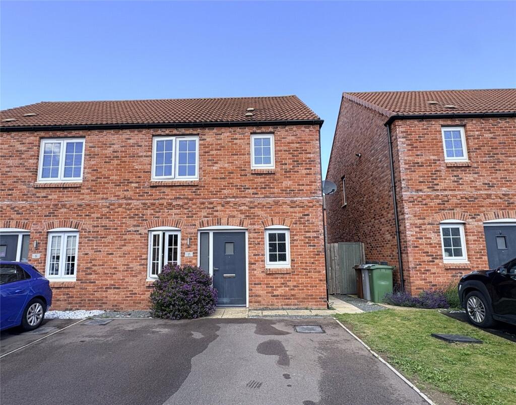 3 bed Mid Terraced House for rent in Newark-on-Trent. From Whitegates - Newark