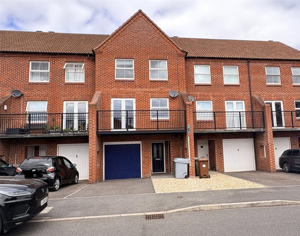 4 bed Town House for rent in Barnby in the Willows. From Whitegates - Newark