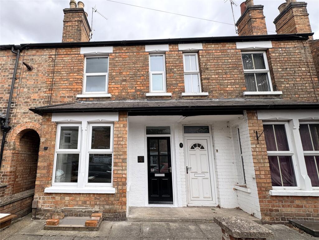 3 bed Mid Terraced House for rent in Newark-on-Trent. From Whitegates - Newark