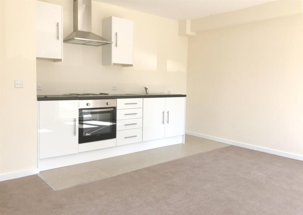 2 bed Apartment for rent in Perton. From Wildheart Residential Management Limited - Epsom
