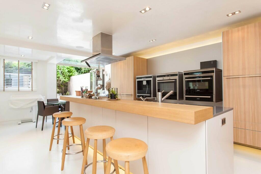 4 bed Mid Terraced House for rent in Kensington. From Wilfords