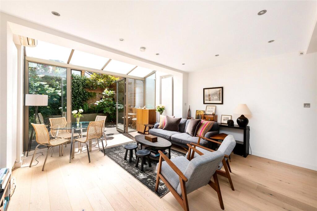 3 bed Apartment for rent in Kensington. From Wilfords London - Kensington 3 bed Apartment for rent in Kensington. From Wilfords London - Kensington