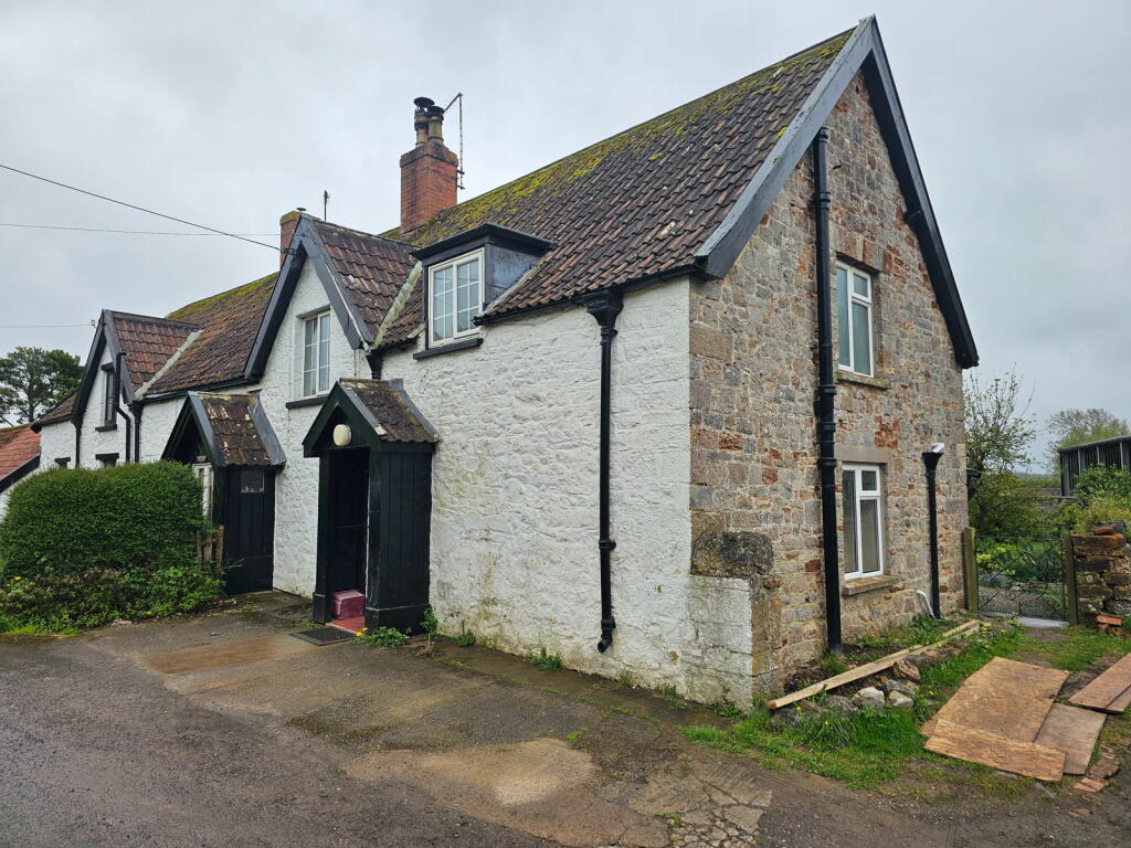 2 bed Semi Detached for rent in . From Debbie Fortune Estate Agents - Congresbury