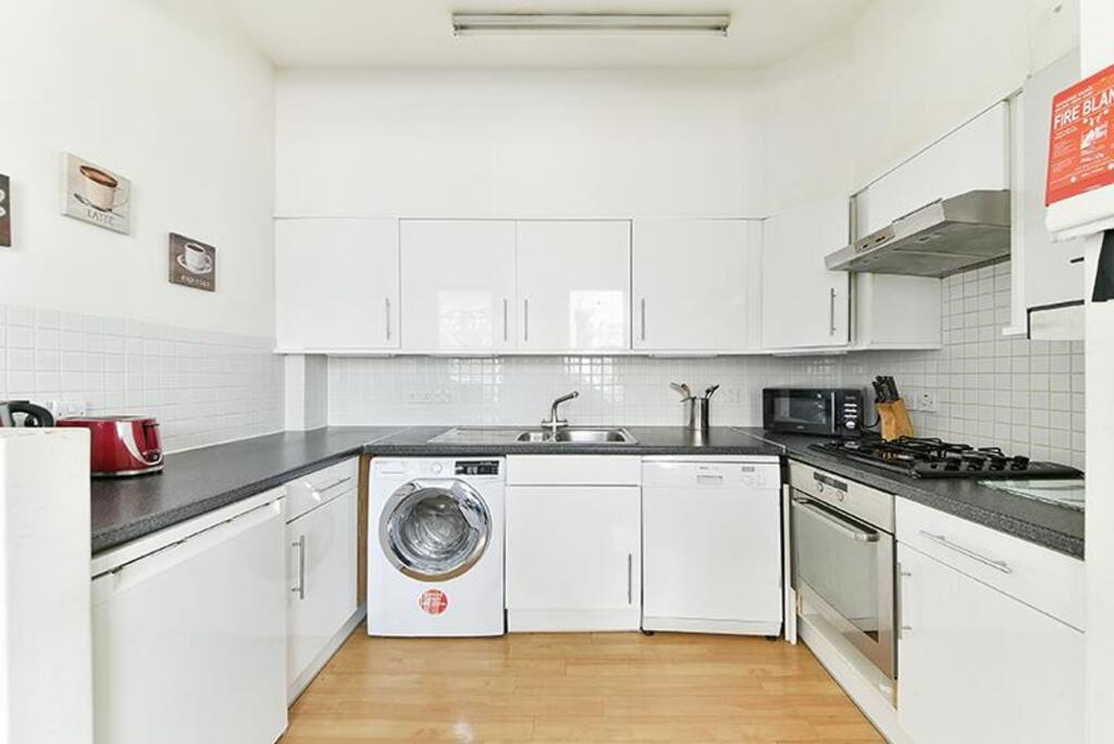 2 bed 1st Floor Flat for rent in London. From Willmotts - London