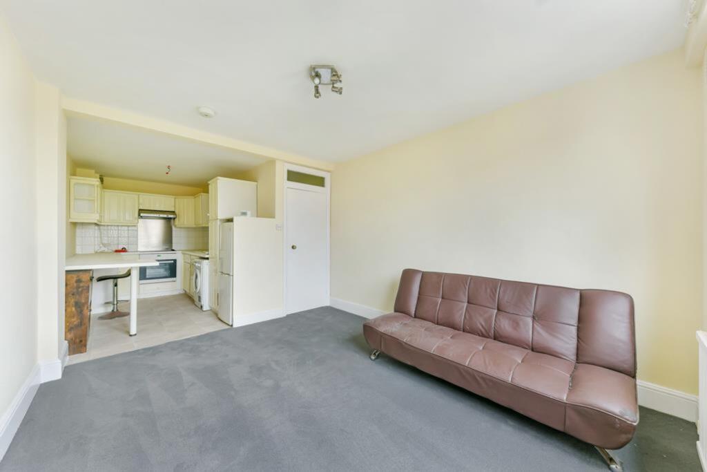 1 bed 1st Floor Flat for rent in London. From Willmotts - London 1 bed 1st Floor Flat for rent in London. From Willmotts - London