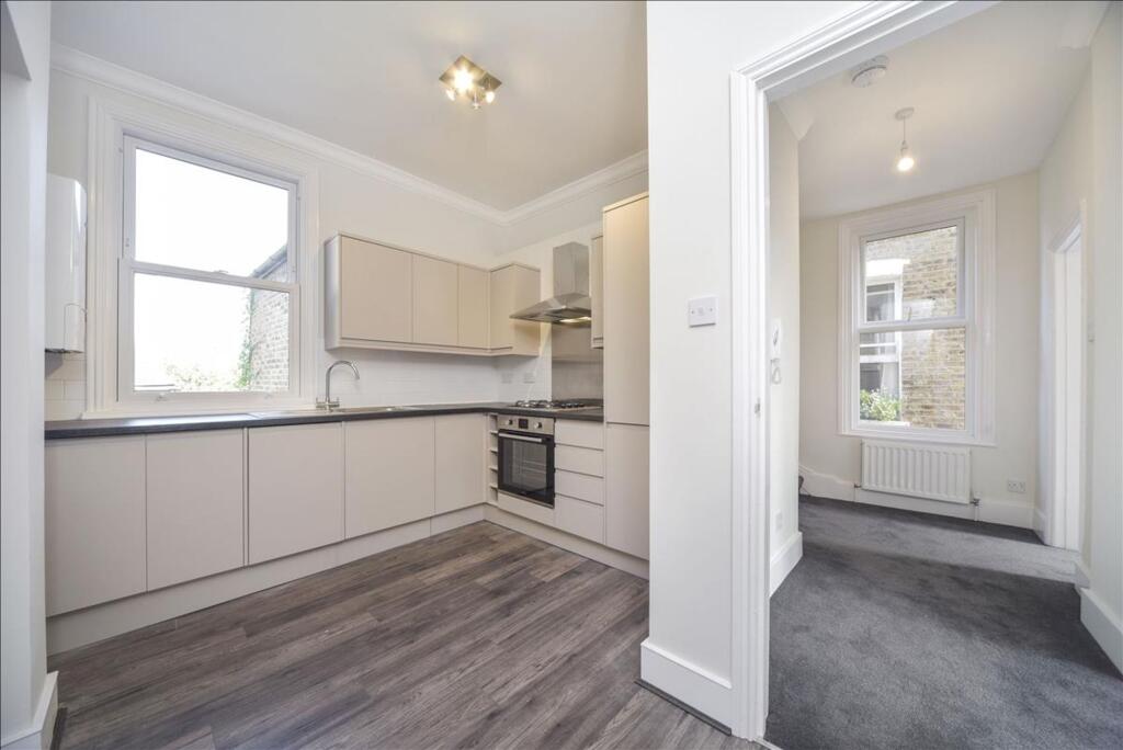 2 bed 1st Floor Flat for rent in Twickenham. From Willmotts - London