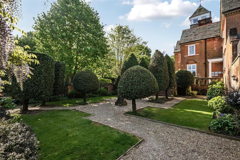 2 bed Apartment for rent in Dorking. From Wills & Smerdon