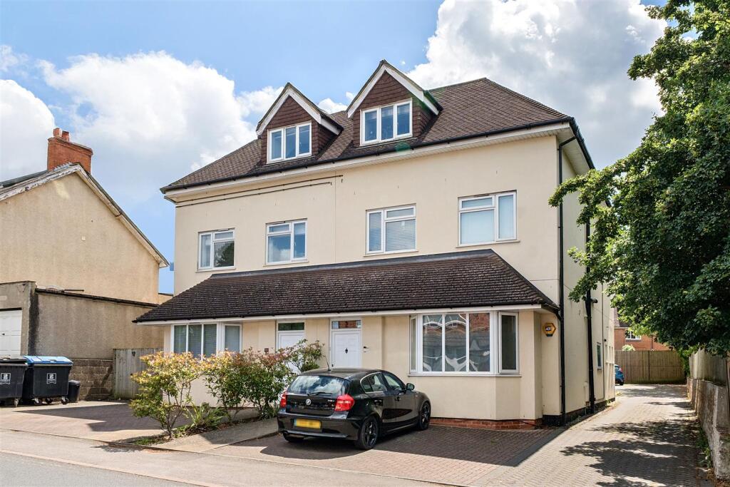 2 bed Apartment for rent in Woking. From Wills & Smerdon