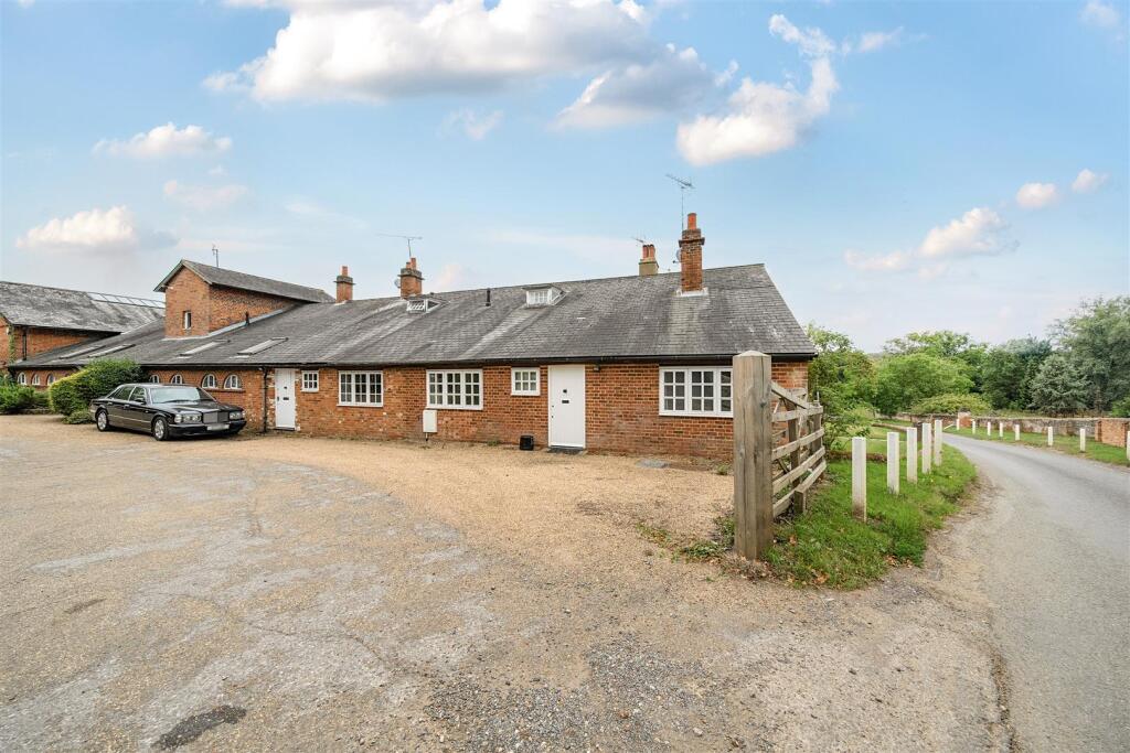 2 bed Cottage for rent in Ockham. From Wills & Smerdon