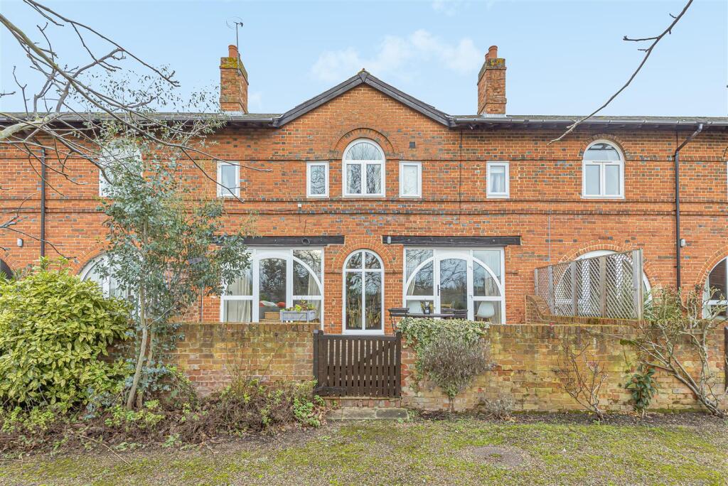 3 bed Cottage for rent in Ockham. From Wills & Smerdon 3 bed Cottage for rent in Ockham. From Wills & Smerdon