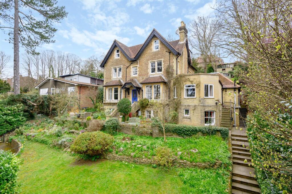 2 bed Apartment for rent in Godalming. From Wills & Smerdon